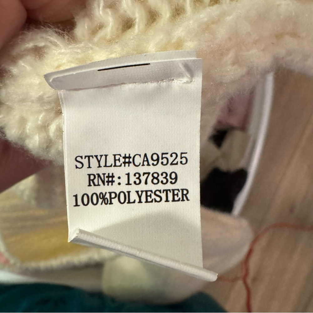 🍓 Luna Ivy Cream Knit Strawberry Cardigan (L) - Picture 8 of 9
